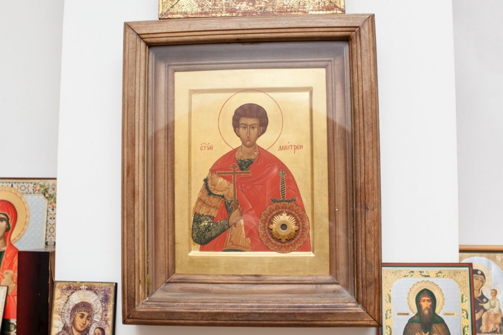Икона с частицей мощей Св. вмц. Димитрия Солунского