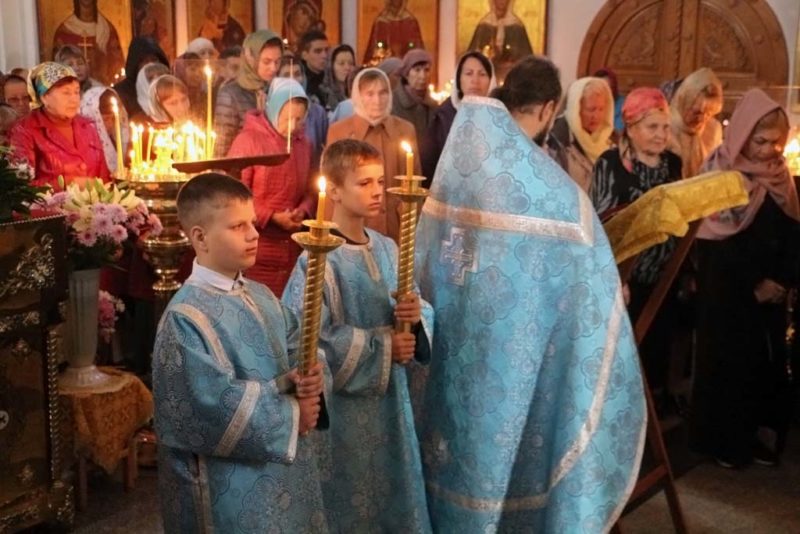 В день празднования Казанской иконы Божией Матери, в память избавления Москвы и России от поляков в 1612 года