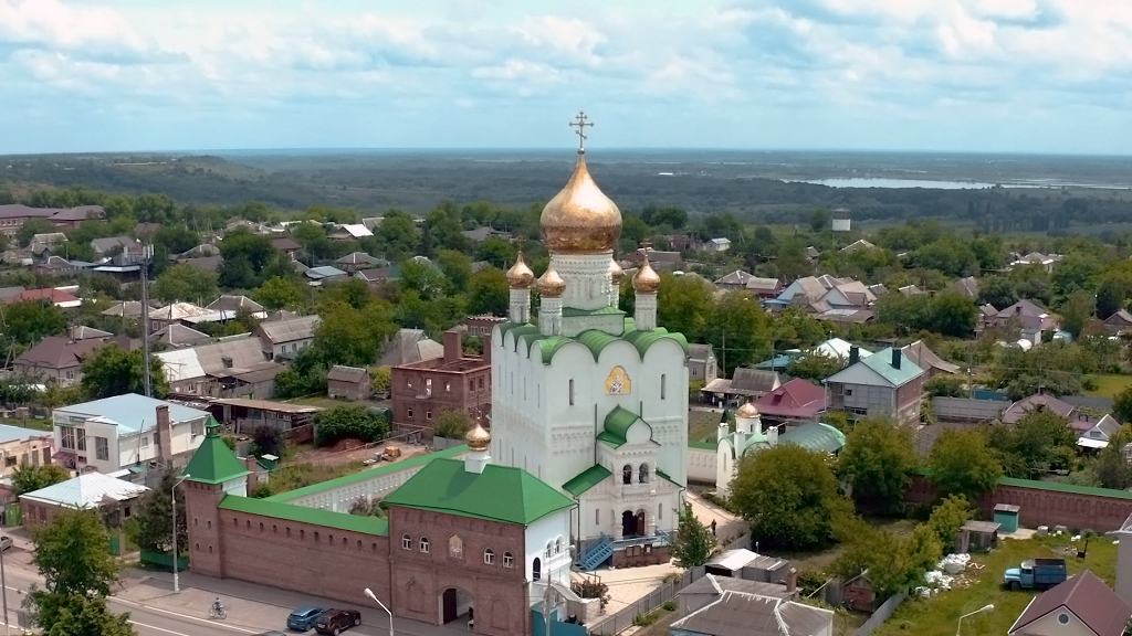 Минуло три десятилетия, как начались богослужения и строительство Кавказского Свято-Никольского храма. Вот он в своем величии